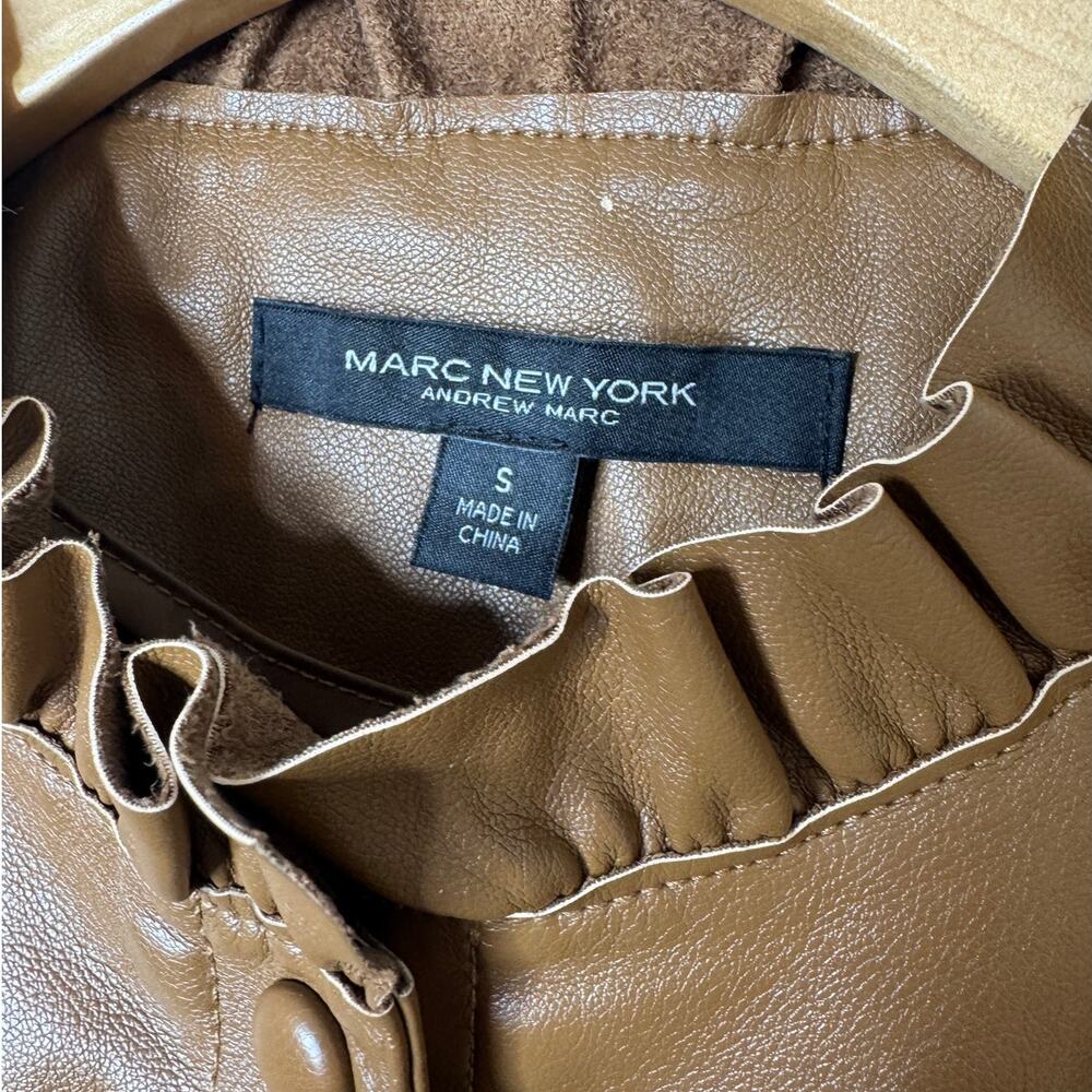 Andrew Marc New York Brown Faux Leather Ruffle Snap Sleeveless Top Small - Picture 3 of 6